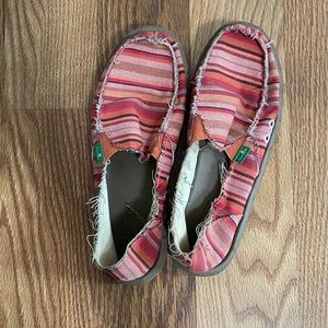 Sanuk Red Stripe Slip-on Shoes Womens 6